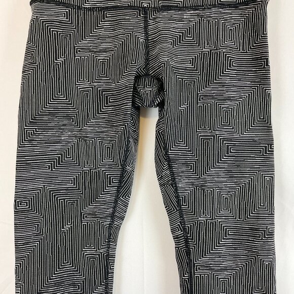 Lululemon Wunder Under Leggings 8 Black White Square Print Cropped - Picture 3 of 10